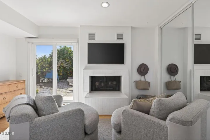 53-web-or-mls-UpmarketMedia-3774Gro-025
