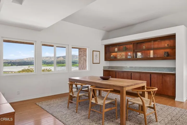 26-web-or-mls-UpmarketMedia-3774Gro-088