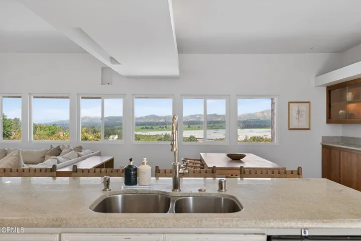 38-web-or-mls-UpmarketMedia-3774Gro-139