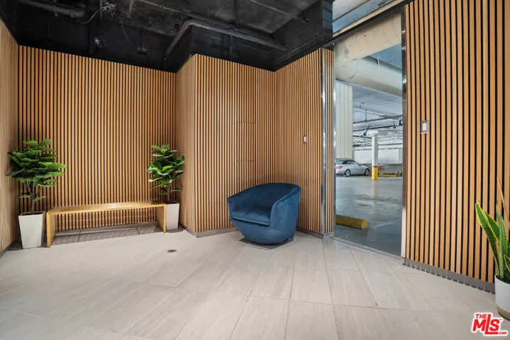 Seating area by elevator