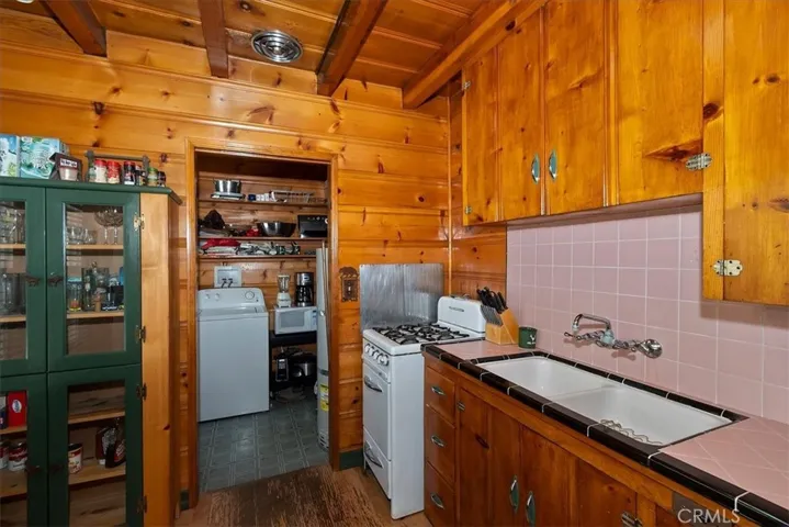 593 Lynn, Big Bear Lake, California 92315