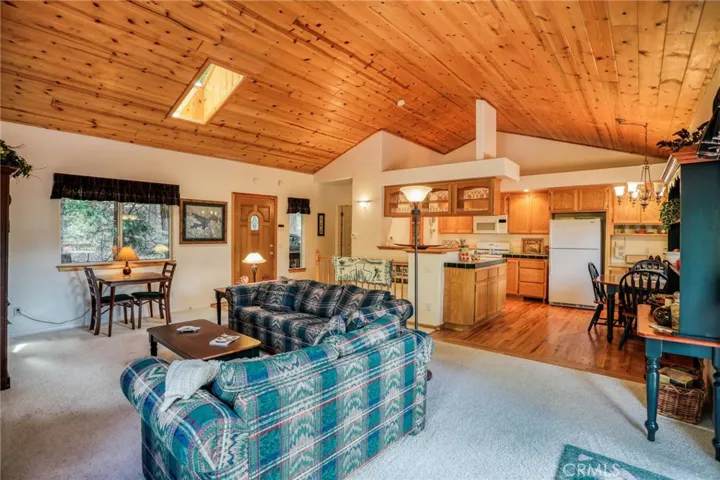 196 B, Lake Arrowhead, California 92352