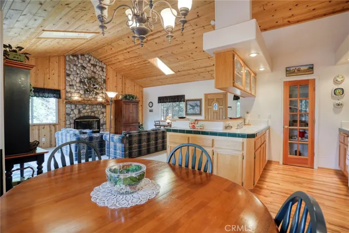 196 B, Lake Arrowhead, California 92352