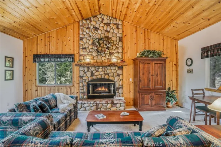 196 B, Lake Arrowhead, California 92352