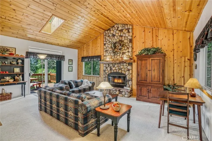 196 B, Lake Arrowhead, California 92352