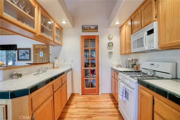 196 B, Lake Arrowhead, California 92352