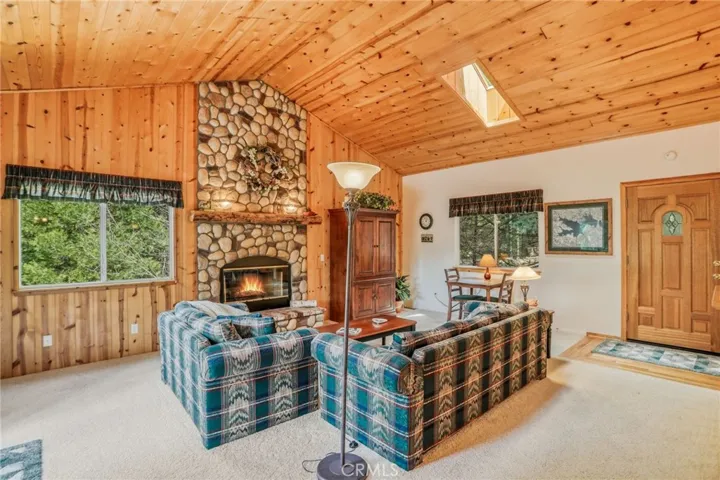 196 B, Lake Arrowhead, California 92352