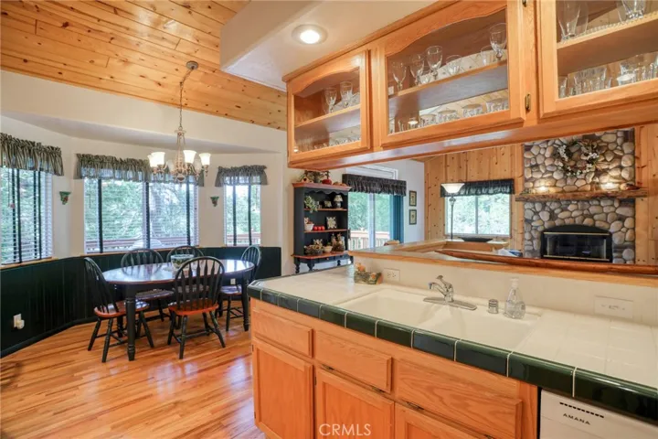196 B, Lake Arrowhead, California 92352
