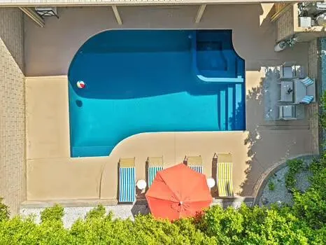 COOL POOL/SPA SHOT
