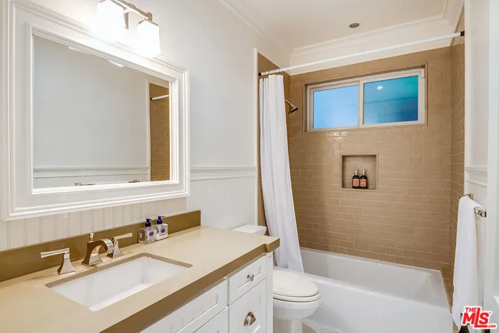 Bathroom inside downstairs bed