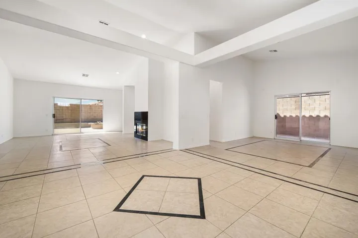 12-web-or-mls-GSNaples_OPMG_0426_012