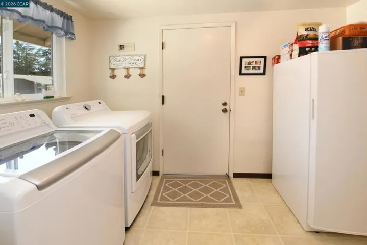 FULL SIZE LAUNDRY & FREEZER