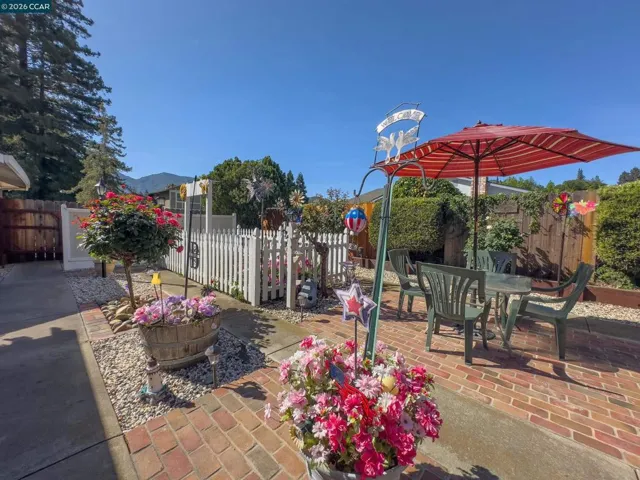 ROSE & FLOWER GARDEN