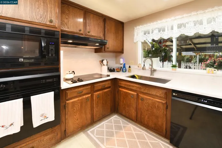 EFFICIENT COOK LAYOUT