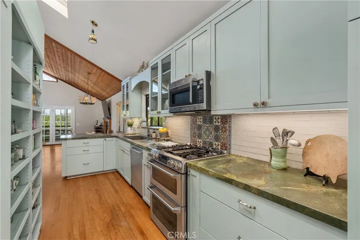 9201 Grundy Lane, Chatsworth, California 91311