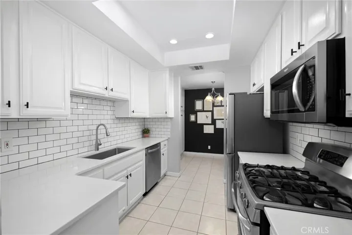 1271 Granville Avenue 102, Los Angeles, California 90025