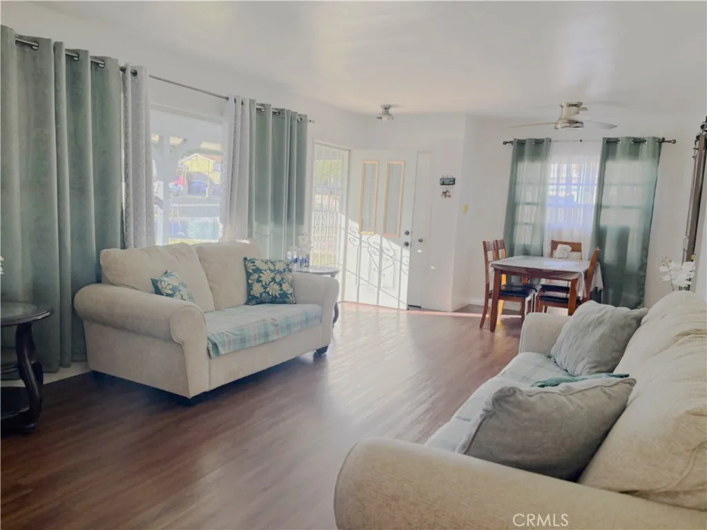 Livingroom & dining area