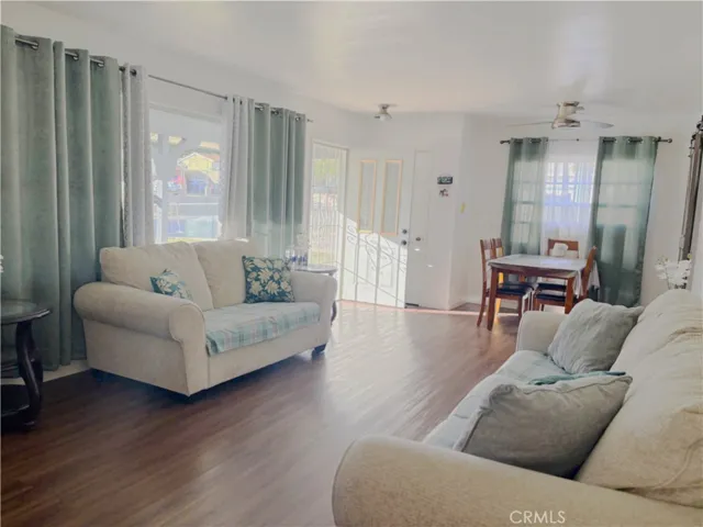 Livingroom & dining area