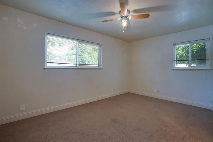 Primary/master bedroom