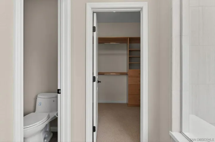 Walk-in Closet