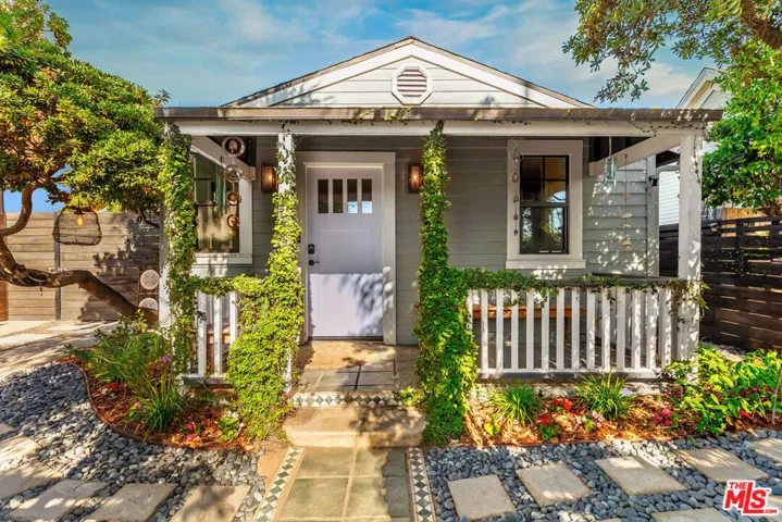 Unit 1016 Front Porch