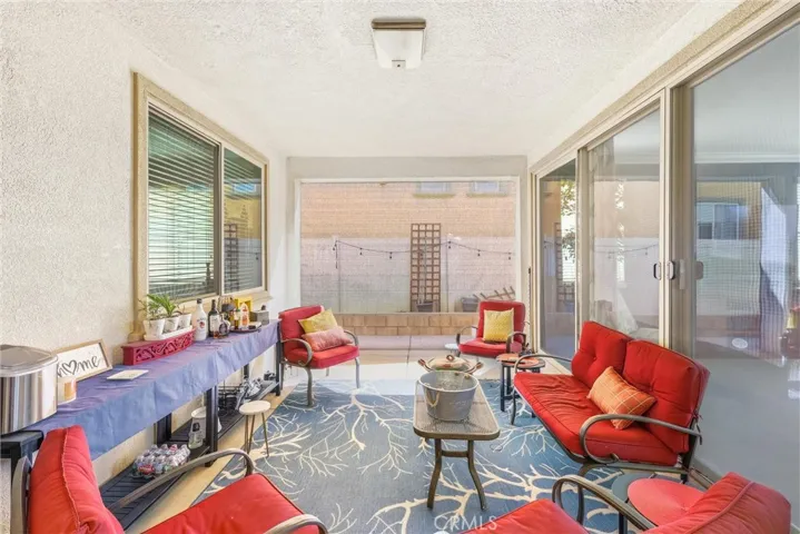 Indoor/Outdoor Gathering Room with an automatic shade