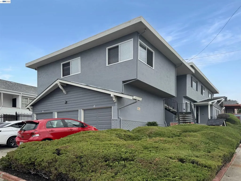 2105 48th Ave