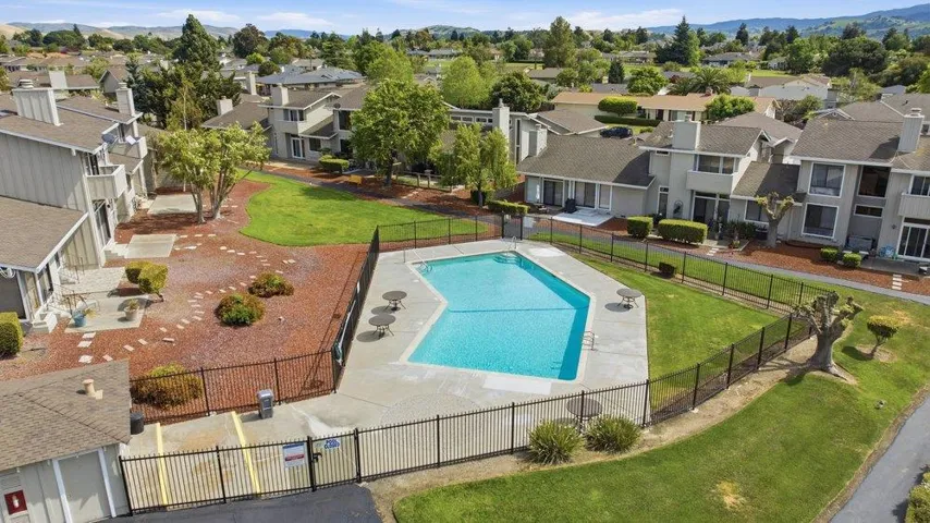480 Ridgemark Drive, Hollister, California 95023