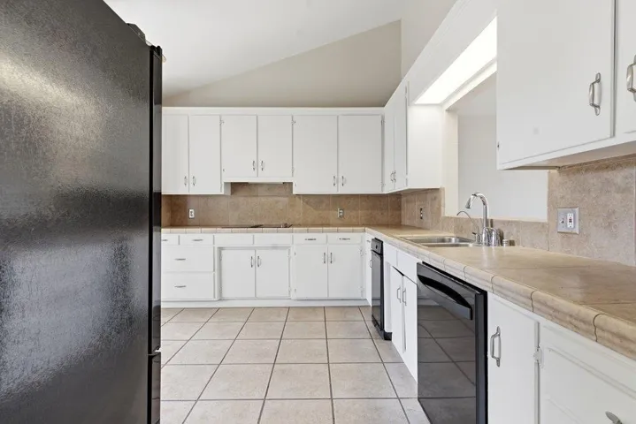 480 Ridgemark Drive, Hollister, California 95023