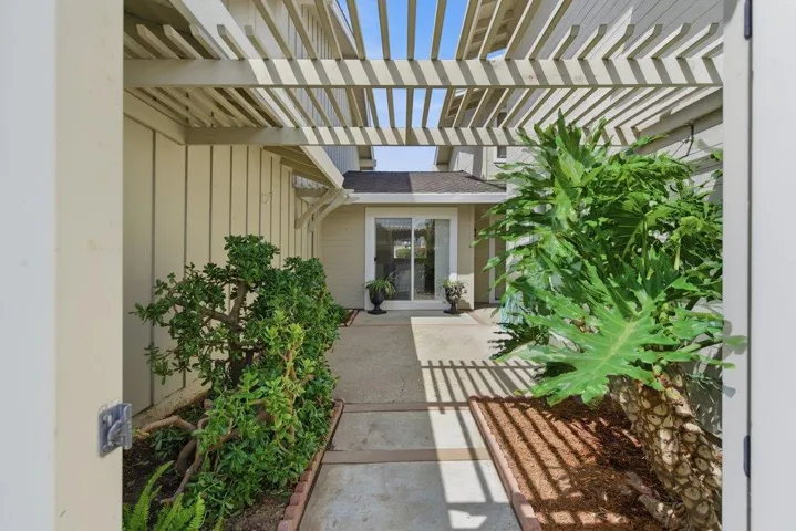 480 Ridgemark Drive, Hollister, California 95023