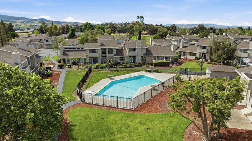 480 Ridgemark Drive, Hollister, California 95023