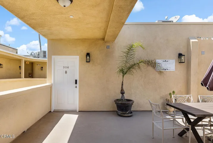5703 Laurel Canyon Blvd #306 002-mls