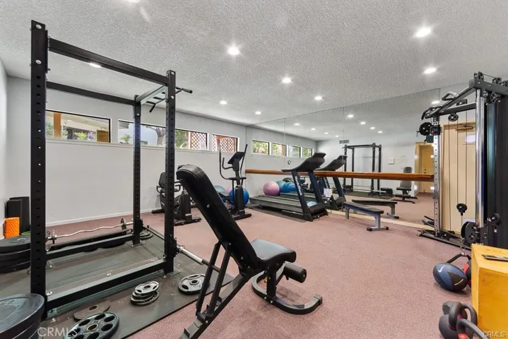 FITNESS ROOM