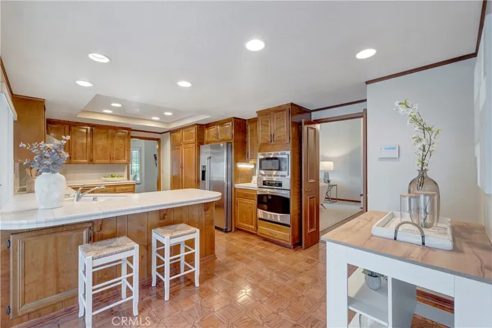 EATING AREA BY RIGHT WALL AREA