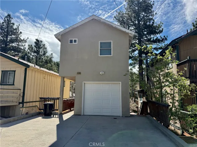 Welcome to 33363 Forrest Drive Located in the beautiful town of Arrowbear Lake, CA