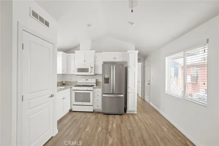 7650 Balboa Boulevard 129, Van Nuys, California 91406