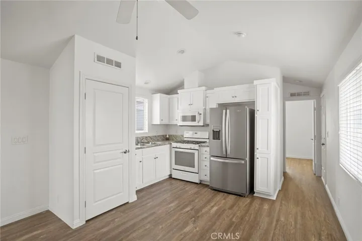 7650 Balboa Boulevard 129, Van Nuys, California 91406