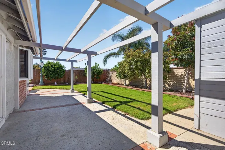 37-web-or-mls-UpmarketMedia-6256Fre-028