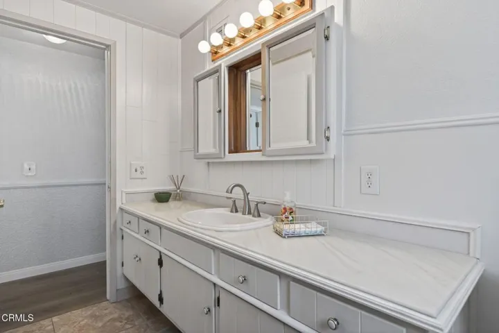28-web-or-mls-UpmarketMedia-6256Fre-107