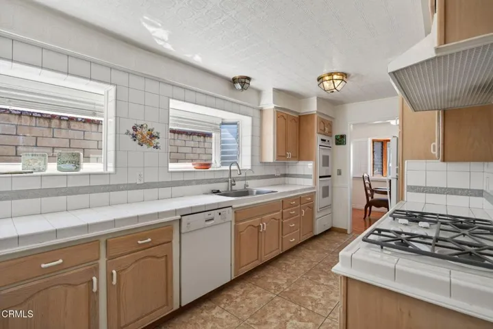 13-web-or-mls-UpmarketMedia-6256Fre-062