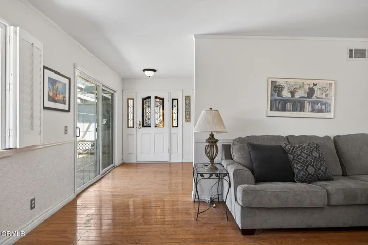 25-web-or-mls-UpmarketMedia-6256Fre-097