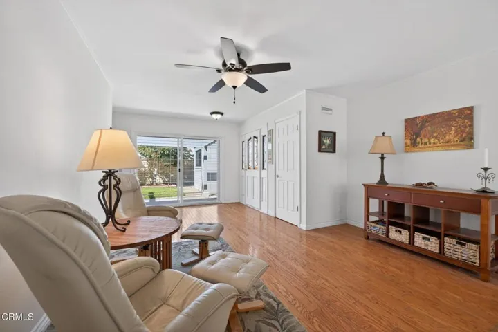 11-web-or-mls-UpmarketMedia-6256Fre-055