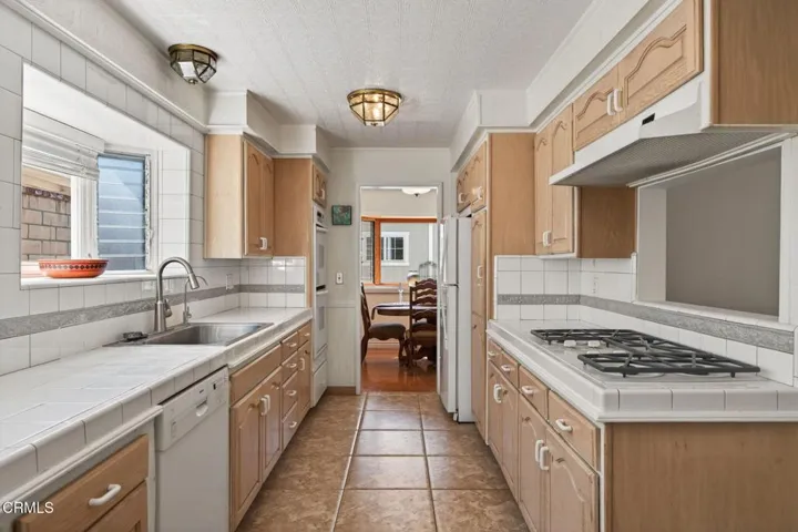 15-web-or-mls-UpmarketMedia-6256Fre-069