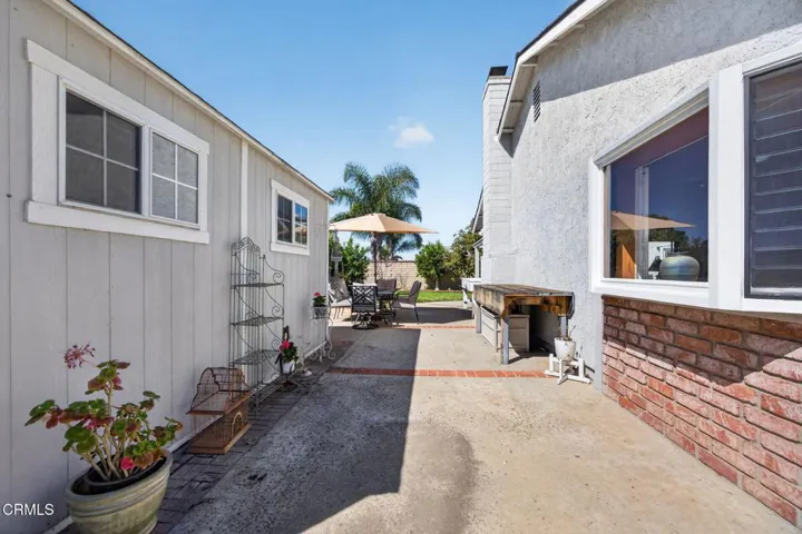 42-web-or-mls-UpmarketMedia-6256Fre-043