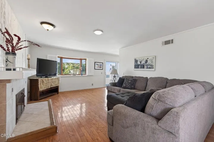 21-web-or-mls-UpmarketMedia-6256Fre-085