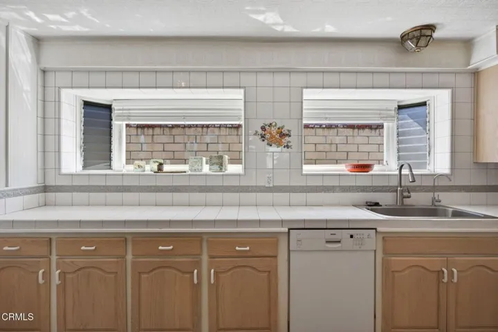 14-web-or-mls-UpmarketMedia-6256Fre-064