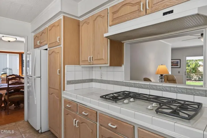 16-web-or-mls-UpmarketMedia-6256Fre-070