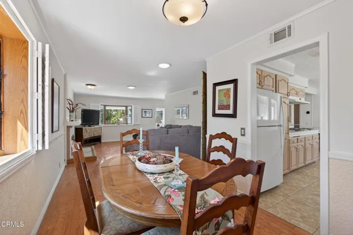 19-web-or-mls-UpmarketMedia-6256Fre-079