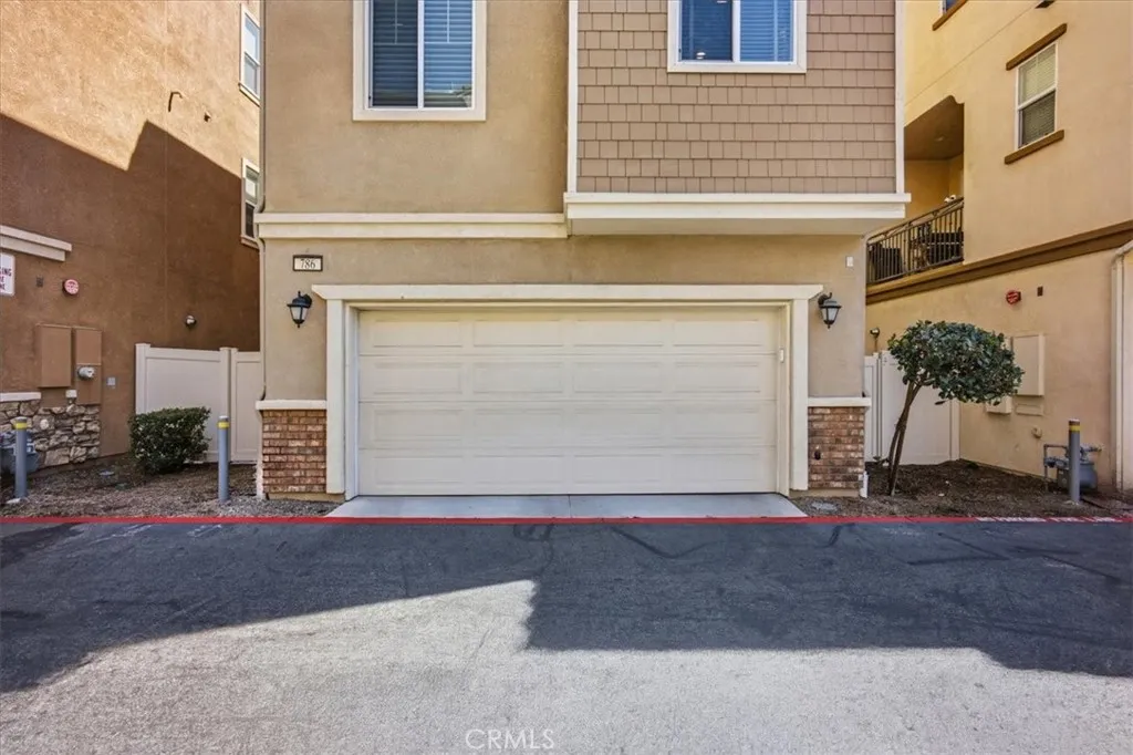 2 Car Garage Entry