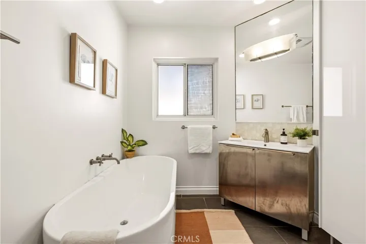 14238 Dickens 4, Sherman Oaks, California 91423